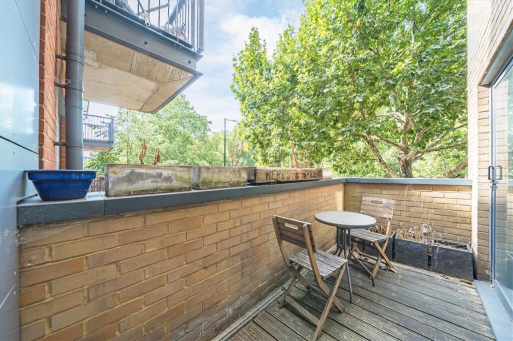 Apartment in London - View 3