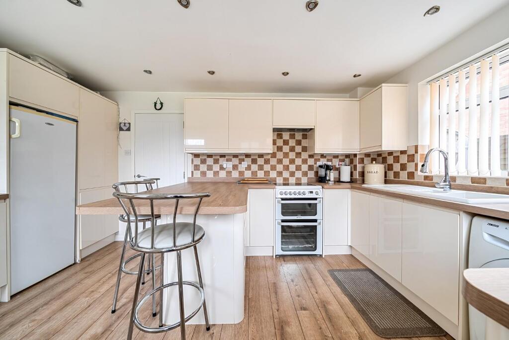 Lulworth Close, Hayling Island - View 4
