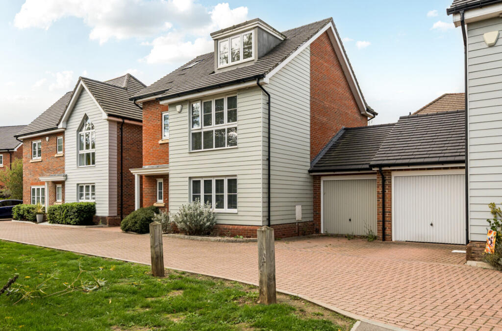 Main image of property: Snowdrop Gardens, Woodley, Reading, Berkshire, RG5