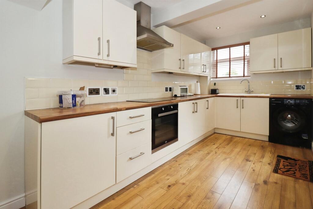 Watermore Close, Frampton Cotterell, Bristol photo 5