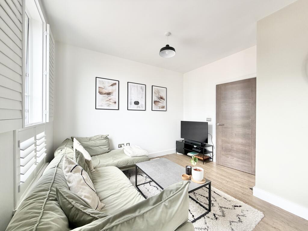 Apartment in Trafford, Greater Manchester - View 2