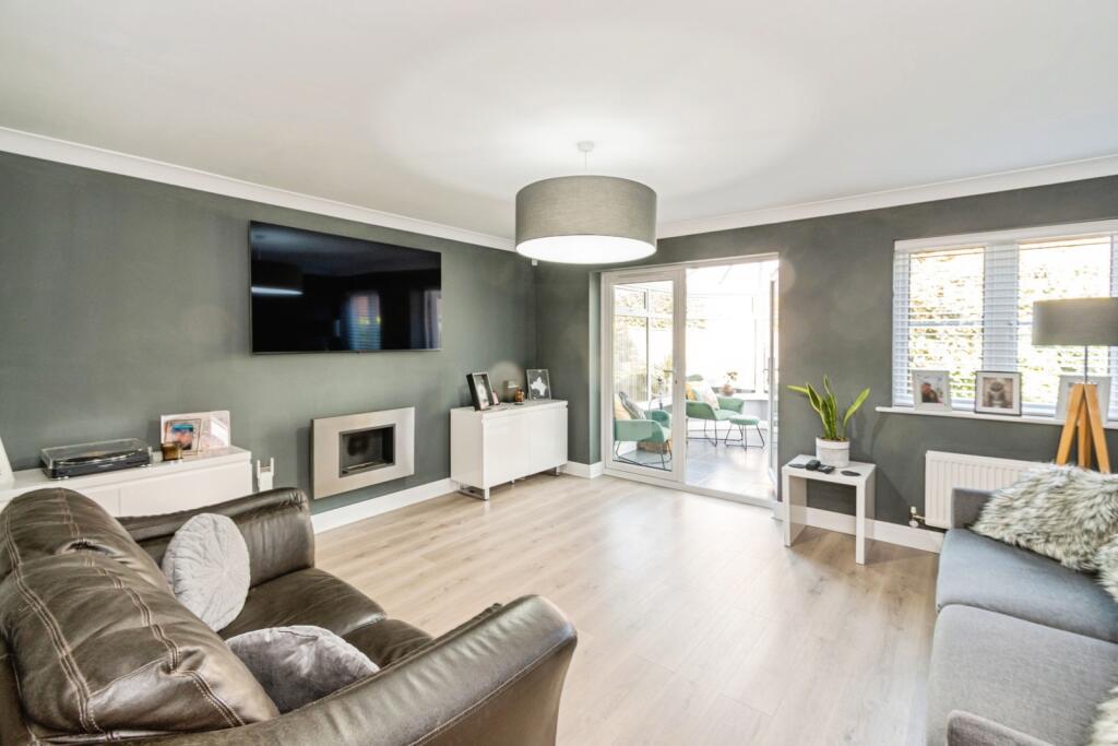 Hawkers Close, Totton, Southampton, Hampshire, SO40 photo 2