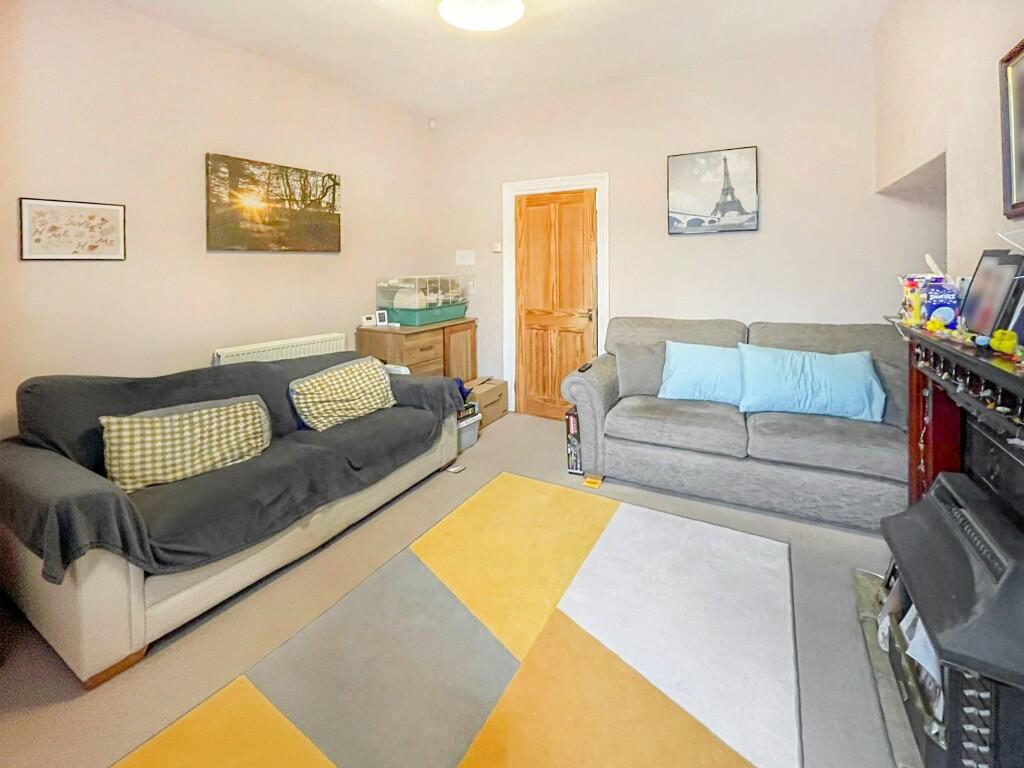 Newsome Road South, Huddersfield, West Yorkshire, HD4 photo 3