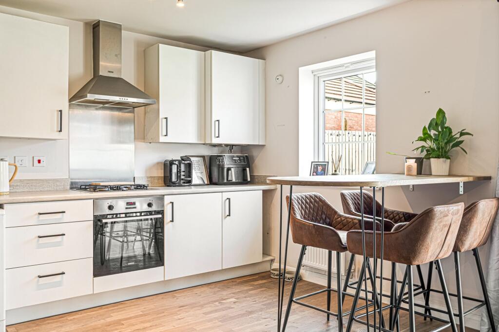 Pankhurst Close, East Leake, LE12 photo 4