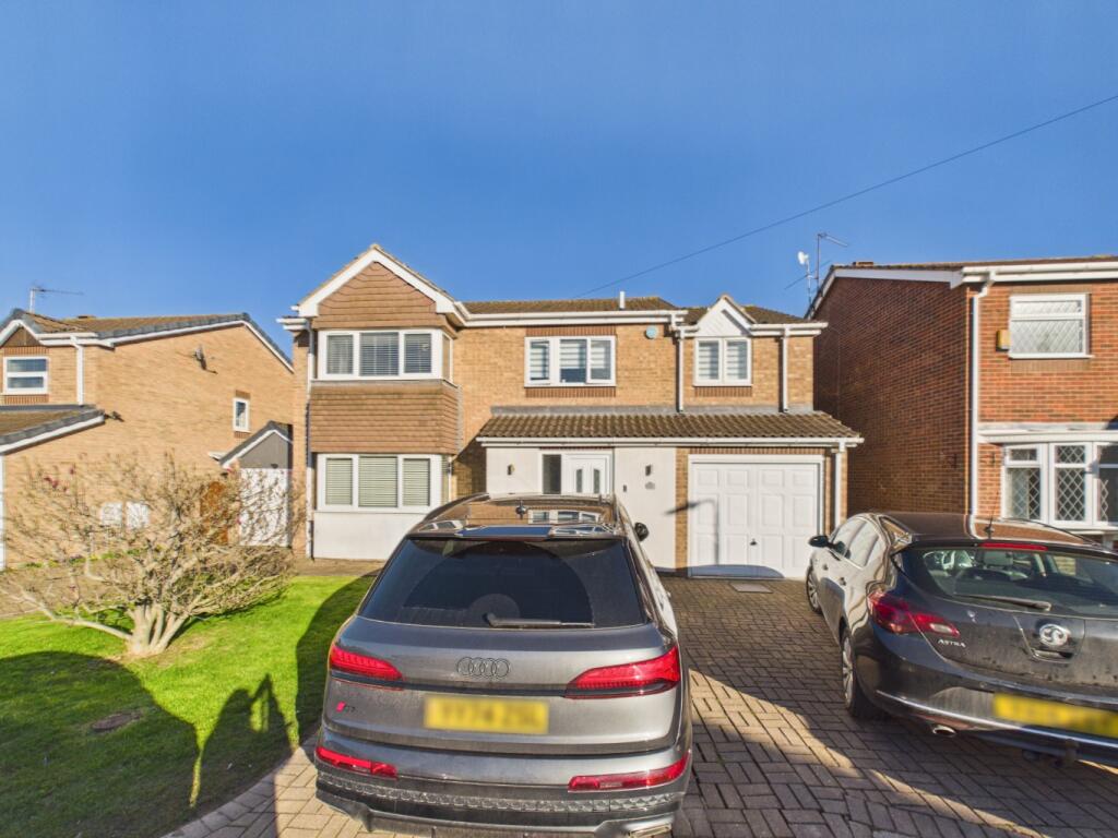 Main image of property: Pavilion Close, Hull, HU8 8EA