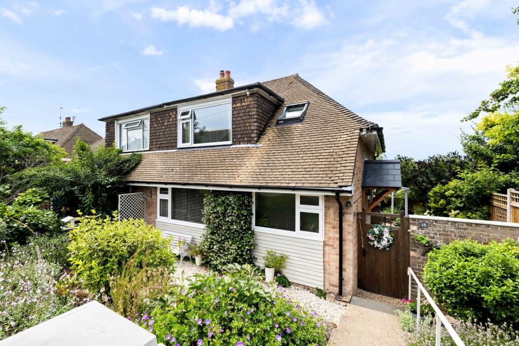 3-bed semi-detached on Walton Manor Close, Folkestone, CT19, £325,000