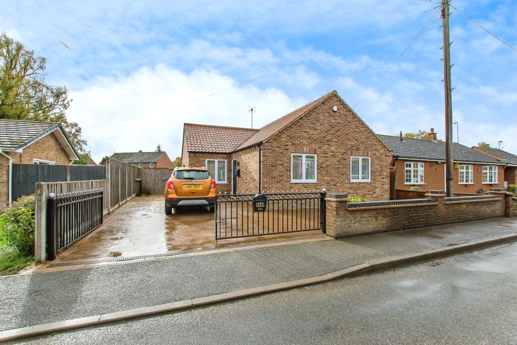 2-bed bungalow on March Road, Friday Bridge, Wisbech, £250,000