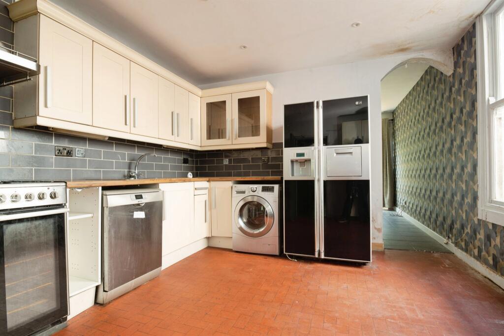House in Cardiff, Grangetown - View 4