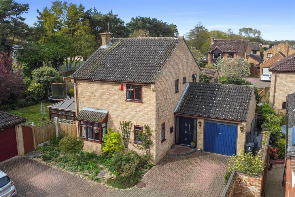 4-bed detached on Skelton Close, Lawford, £425,000