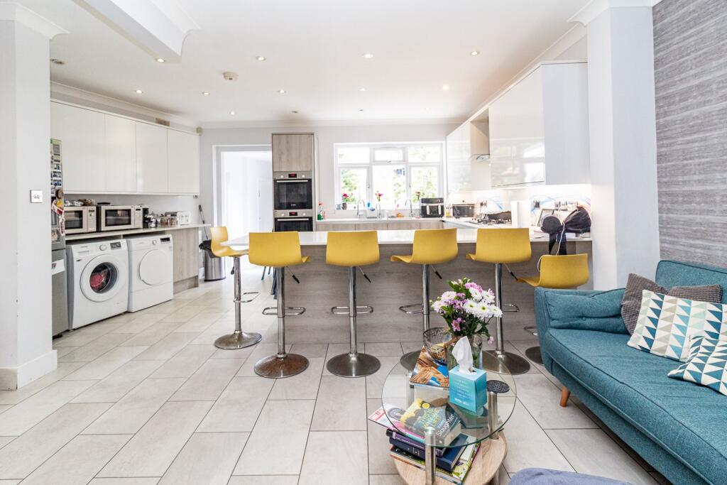 Lynford Gardens, Edgware, HA8 photo 4