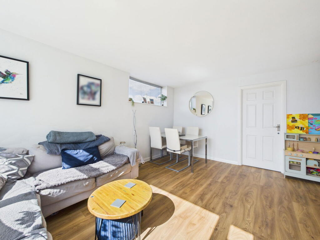 Apartment in Worthing, West Sussex - View 4
