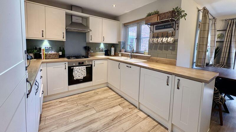 Baker Drive, Nettleham, Lincoln photo 4