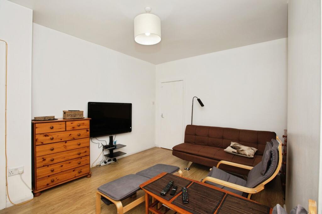 House in Burnley, Rose Grove - More