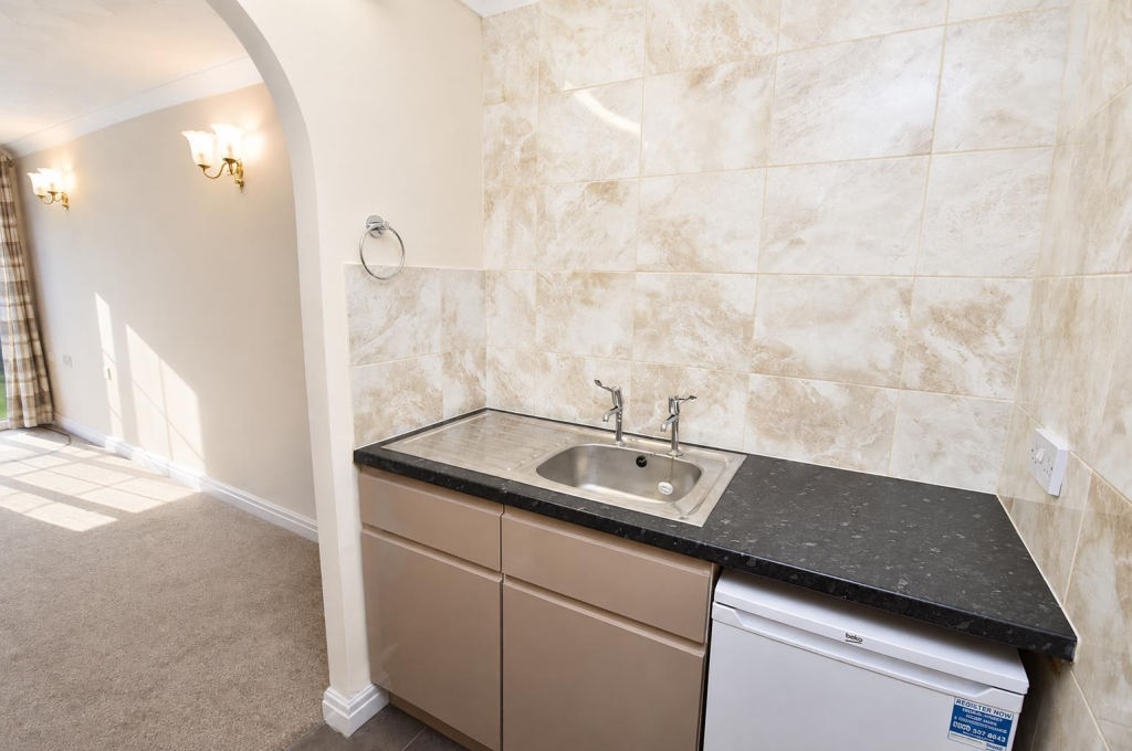 Apartment in Heswall, Liverpool City Region - View 5