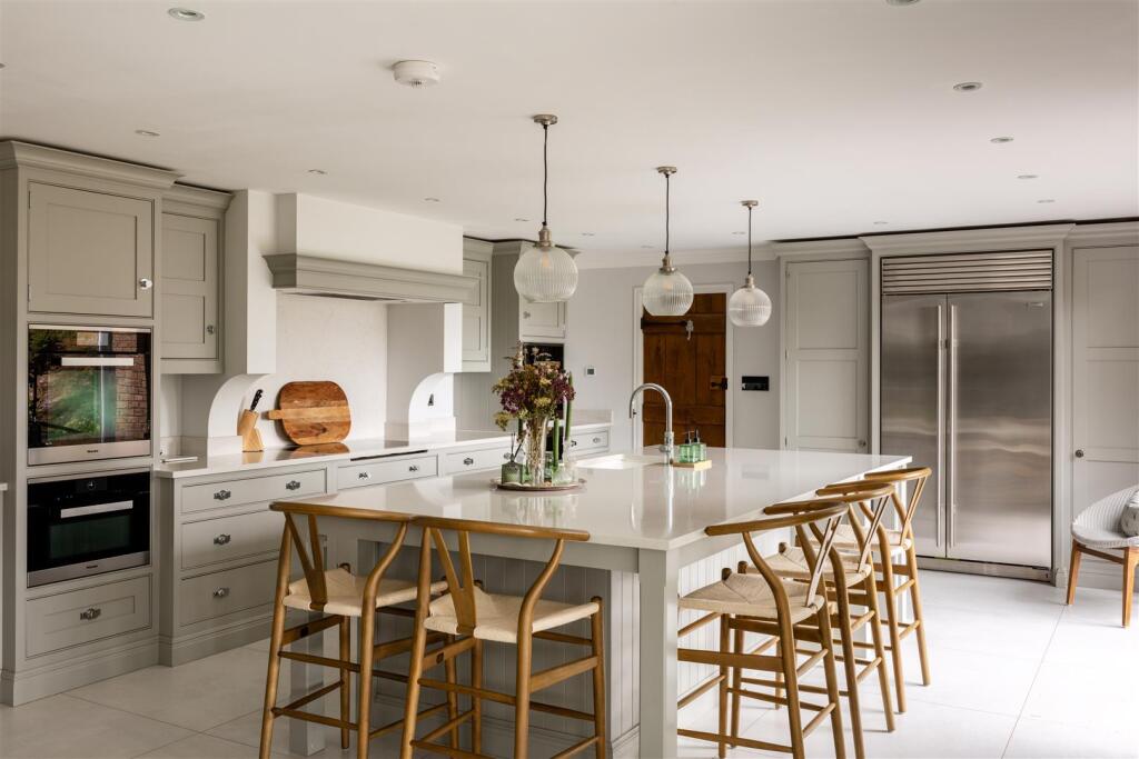 House in East Grinstead, Dormansland - View 2