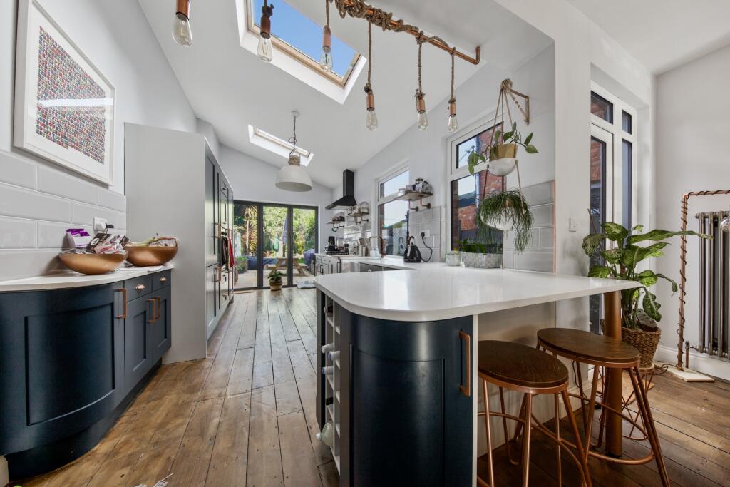 Main image of property: Greenford Avenue, Hanwell, W7