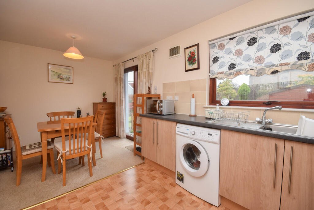 31 Honeyberry Crescent photo 2