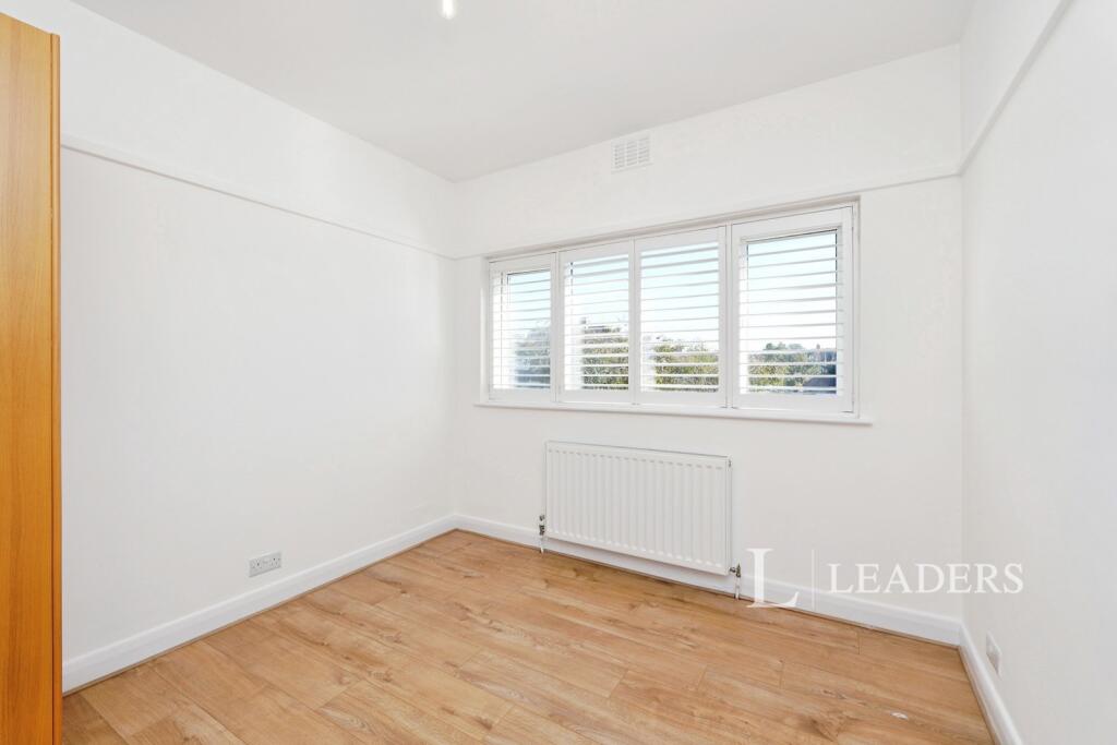 Apartment in Bromley - View 3