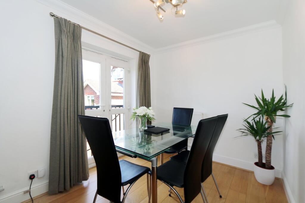 Arderne Place, Alderley Edge, SK9 photo 4