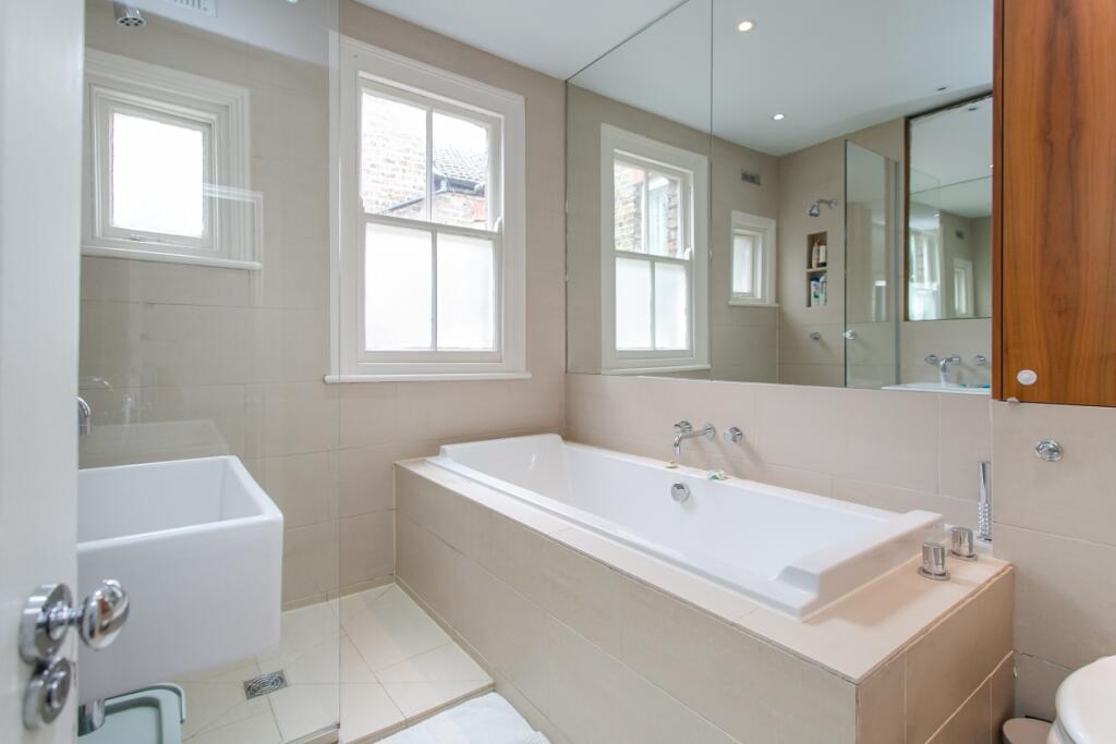 Apartment in London - View 5