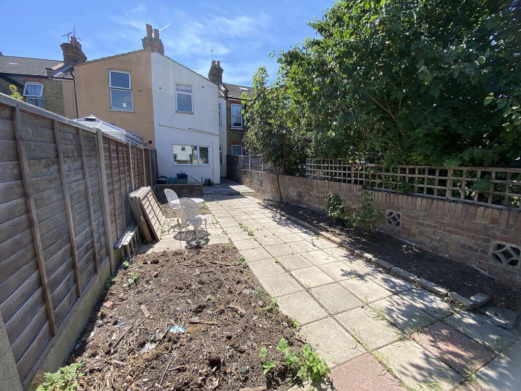 House in Southend-on-Sea - More