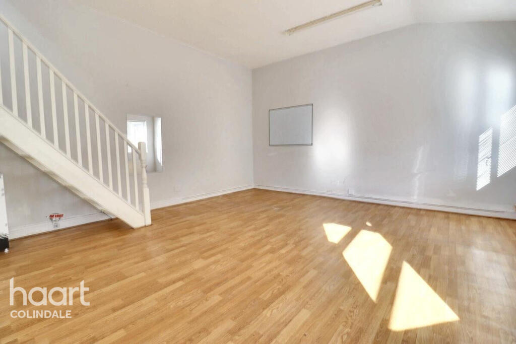 1-bed flat on Montagu Road, NW4, £300,000