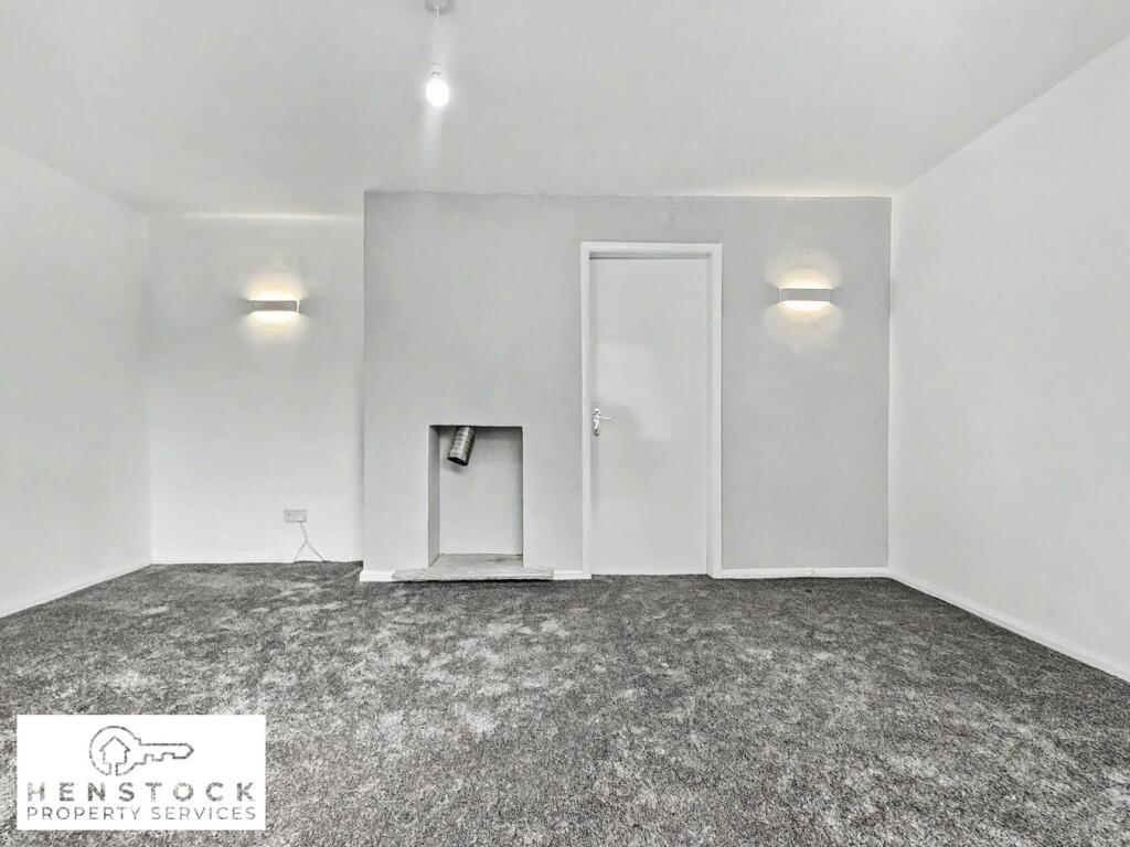 Croftgates Road, Middleton, Manchester, M24 photo 3