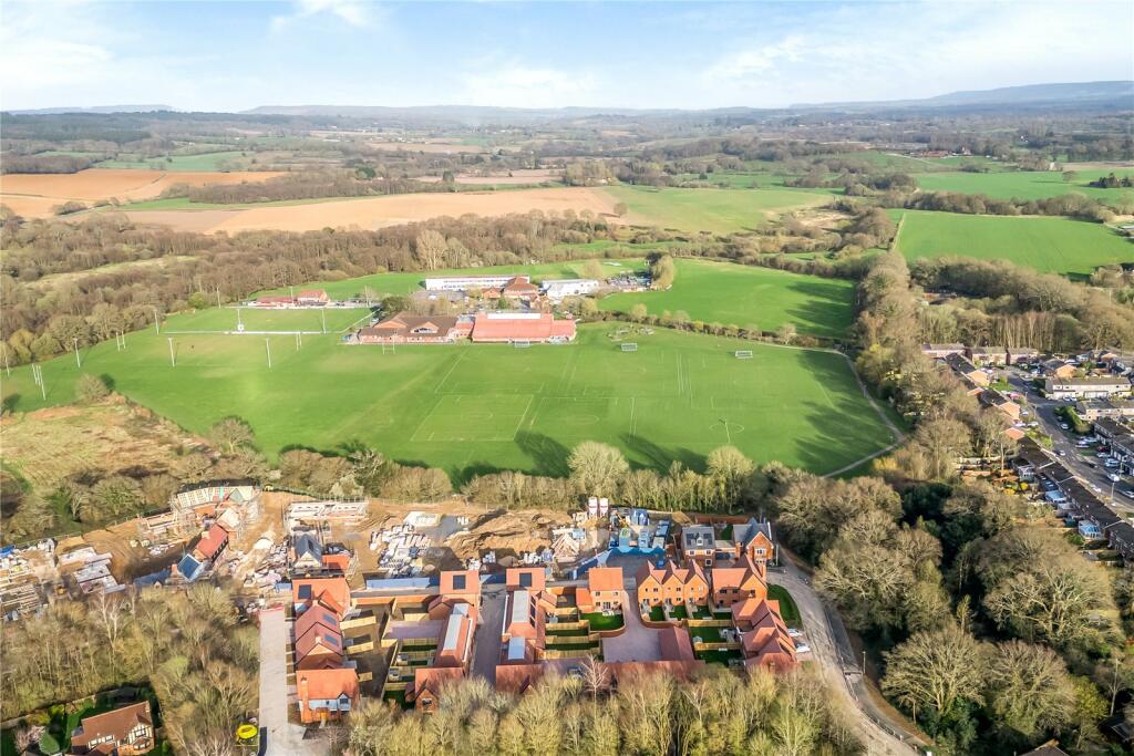 Brookwood Road, Petersfield, Hampshire, GU31 photo 4