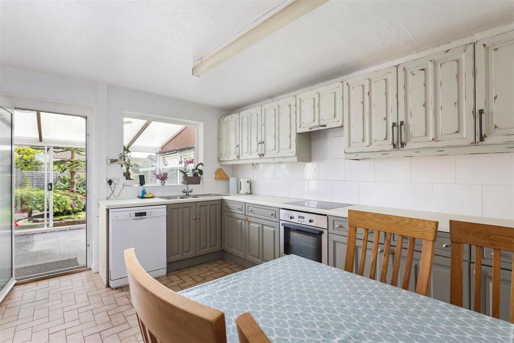 22, Dr Browns Close, Minchinhampton, Stroud photo 3