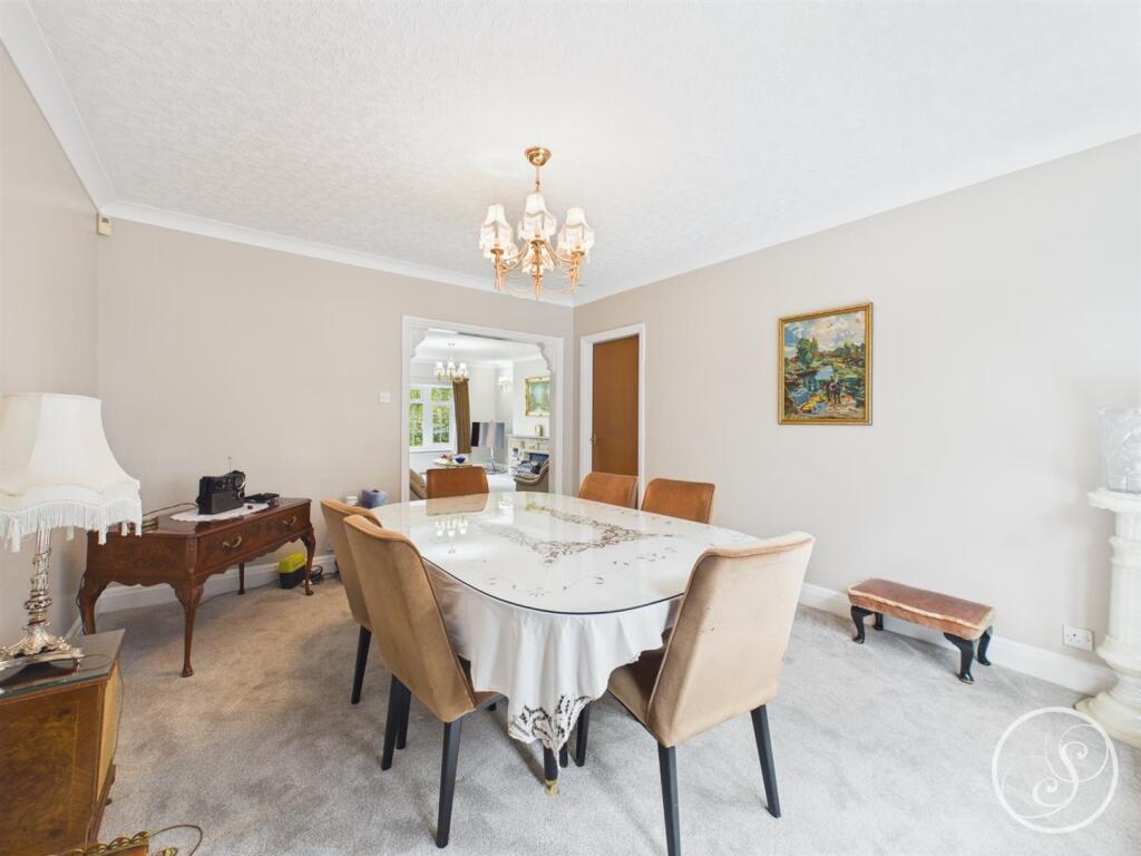 Apartment in Leeds, Alwoodley - More