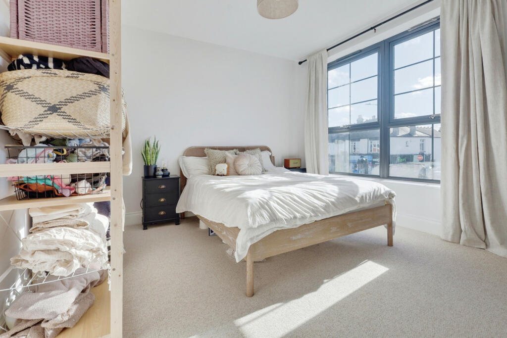 Apartment in Southend-on-Sea - View 4