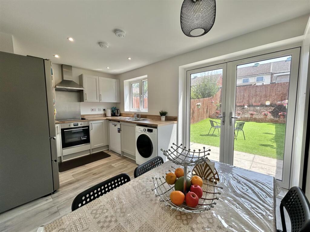 Knovill Close, Lawrence Weston photo 2