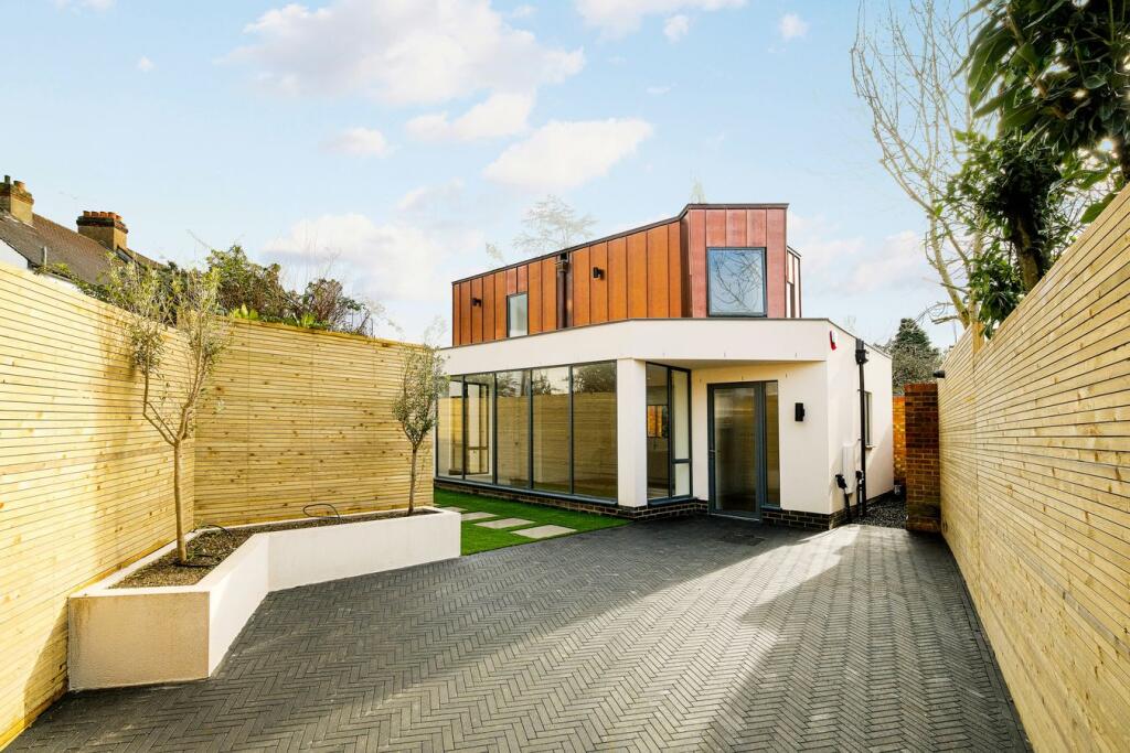 2-bed detached on Gaynes Hill Road, WOODFORD GREEN, IG8, £750,000