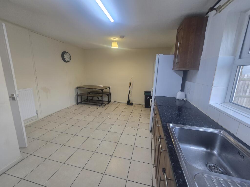 House in London - View 2