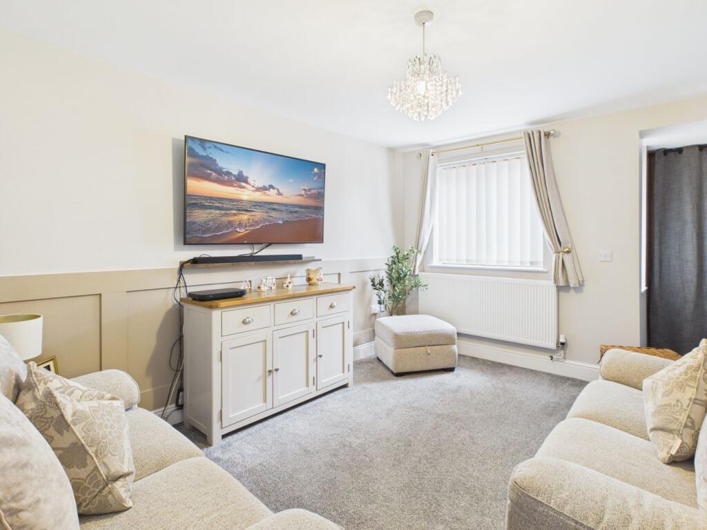 Crompton Road, Bilsthorpe, Newark, NG22 photo 2