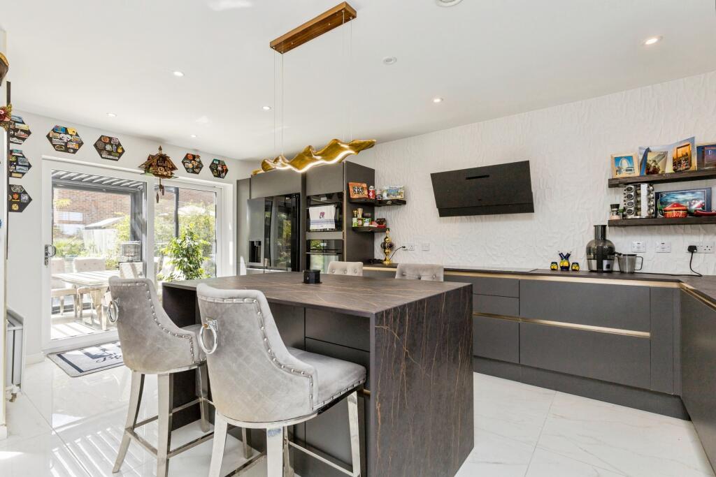 House in Mid Sussex, Woodgate, Slaugham - More