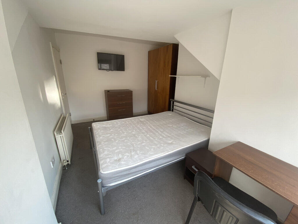 6 bedroom terraced house for rent