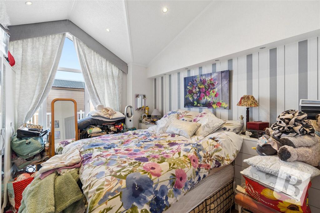 House in Southend-on-Sea - View 5