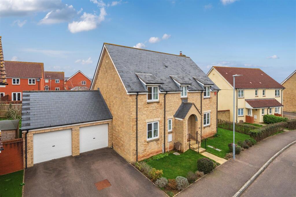 5-bed detached on Russet Close, Wellington, £480,000