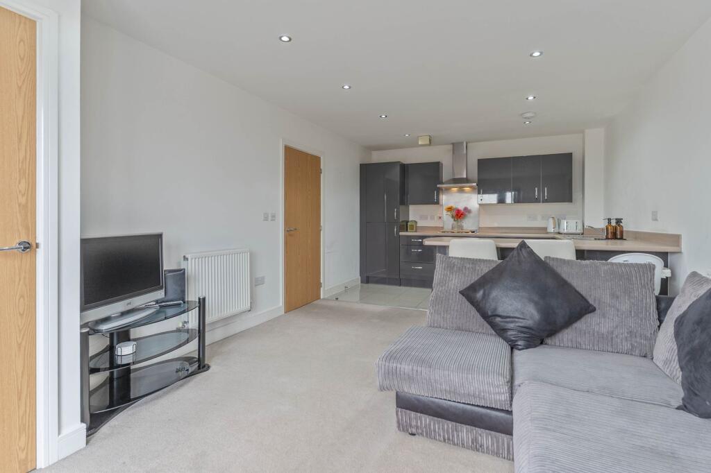 Apartment in Newport - More