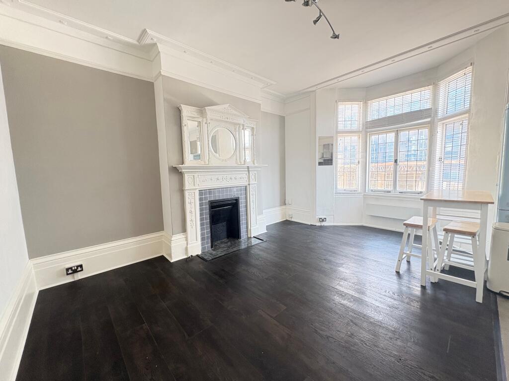 Apartment in Brighton, Round Hill - View 2