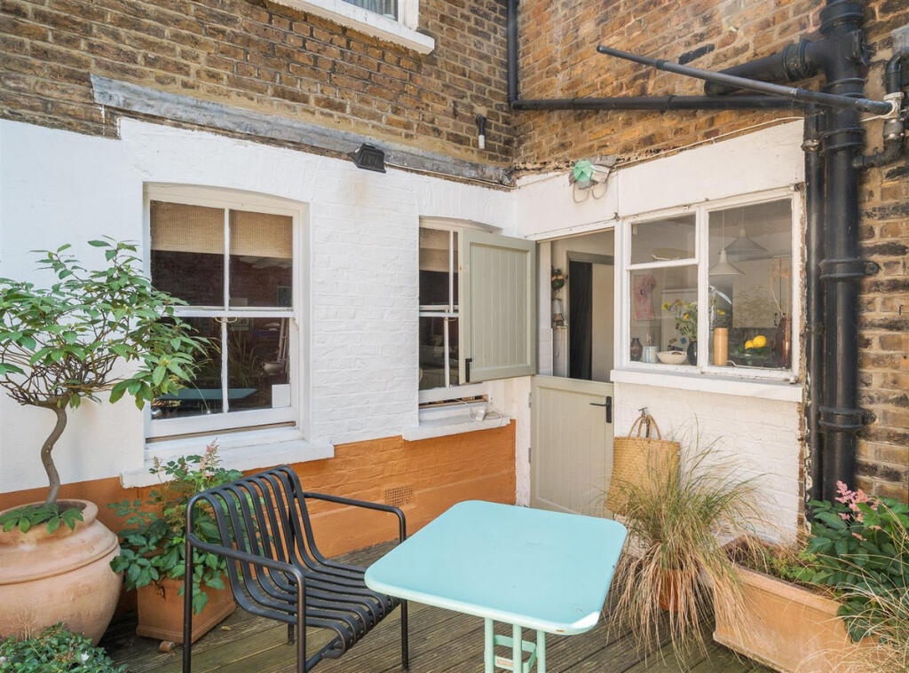 Apartment in London - View 5