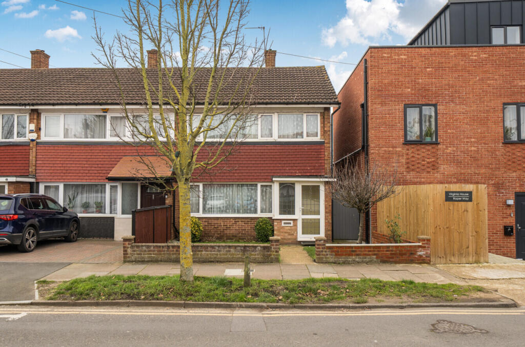 3-bed terraced on Roper Way, Mitcham, CR4, £475,000