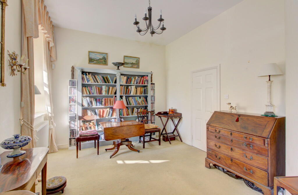 Thurnham Court, Devizes, Wiltshire, SN10 5FL photo 4