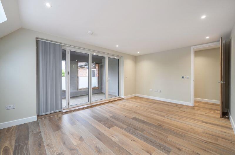 Apartment in Croydon - View 3