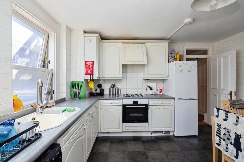 Pitsea Street, London, E1 - View 4