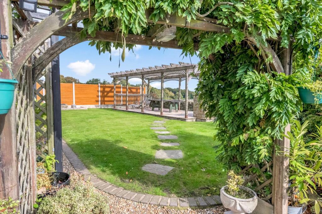 Additional image 21 of Pollard Row, Fence