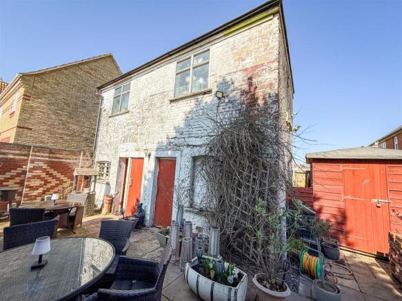 (Coach House)