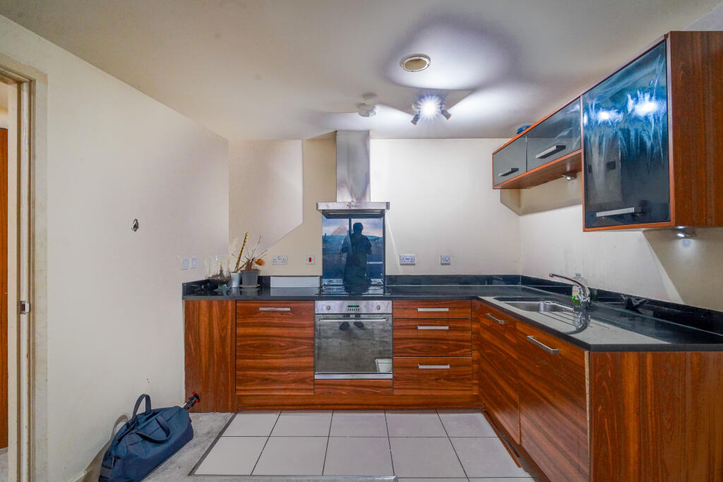 Apartment in Bradford, Little Germany, Barkerend - View 4
