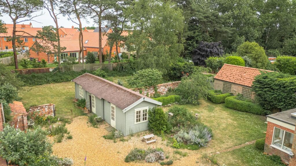 Four Bedroom Double Fronted Period Home in Docking photo 4